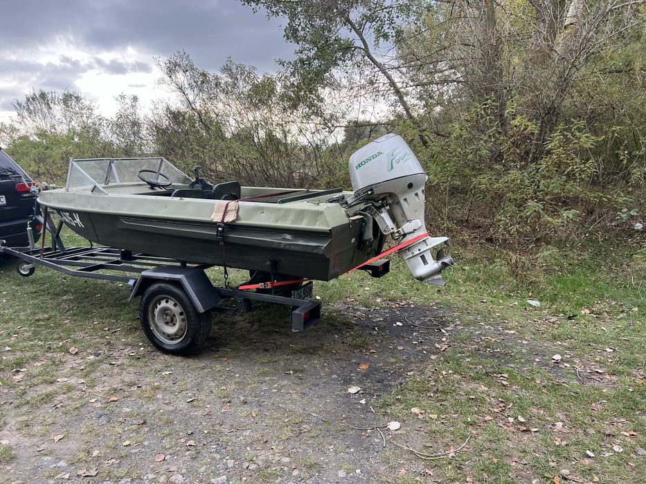 Продам човен Немон з мотором Honda 25