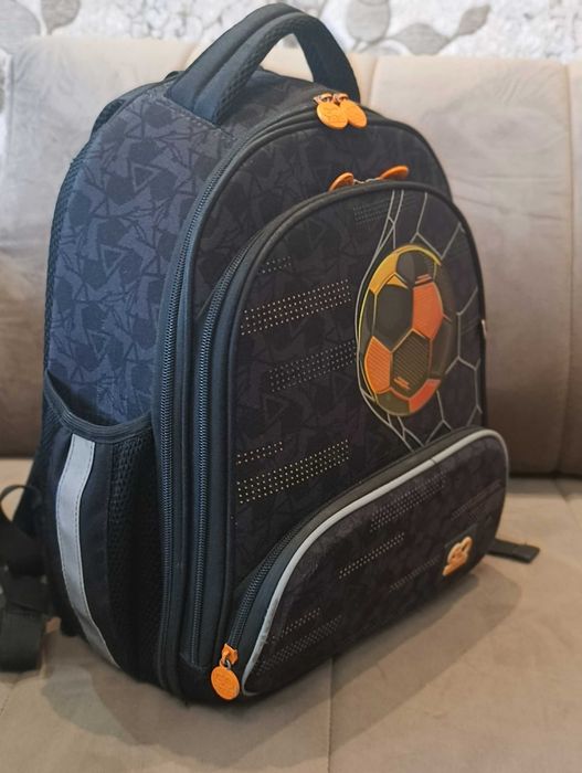 Продам каркасний рюкзак, портфель