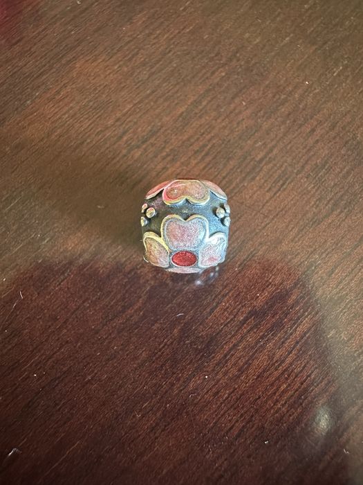 vendo Colar pandora de prata com 5 bolas com laca ou brilhantes