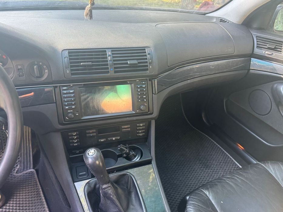 Продам BMW E39 520i