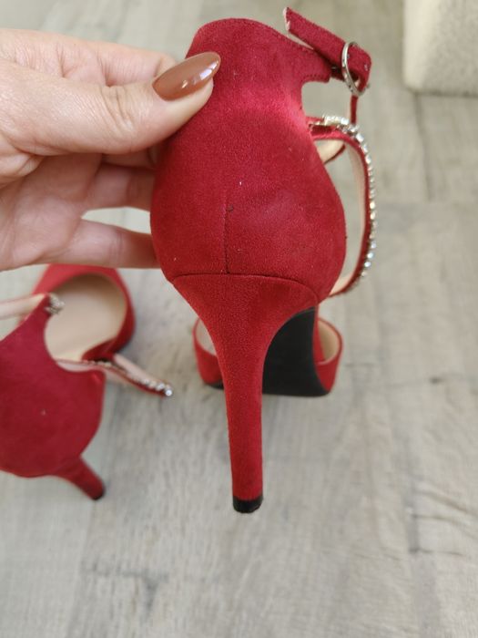 Czerwone szpilki cyrkonie ozdobne 38