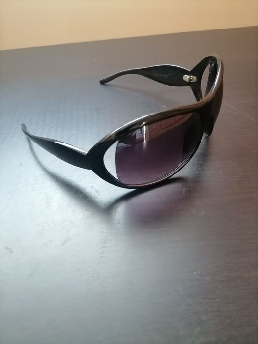 Okulary przeciwsłoneczne czarne Reserved