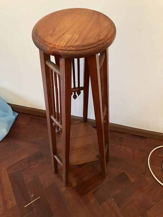 Coluna suporte em madeira