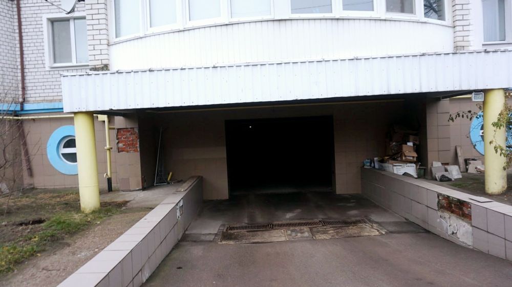 Паркомісце  18.5 м.кв по вул Ватутина,52.Новобудова.охорона,опалення.