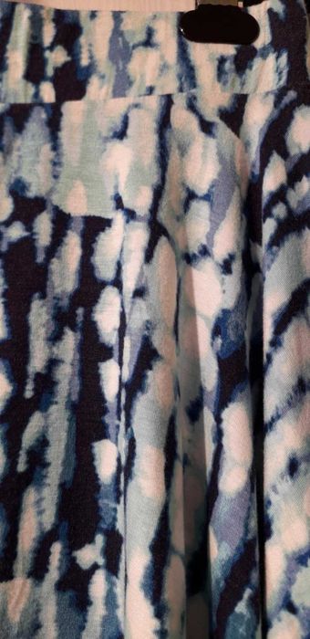 Спідниця з анімалістичним принтом в синьо-голубих тонах (клинцями)