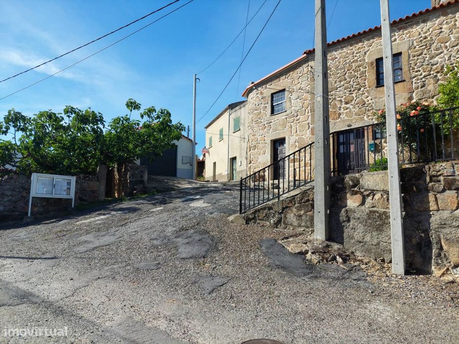 Moradia p/ Restaurar - Capinha - Fundão