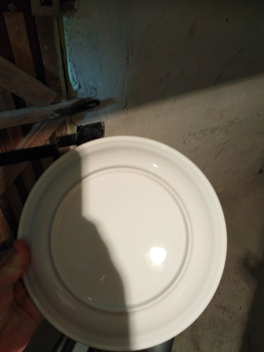 Talerze obiadowe o średnicy 28 cm