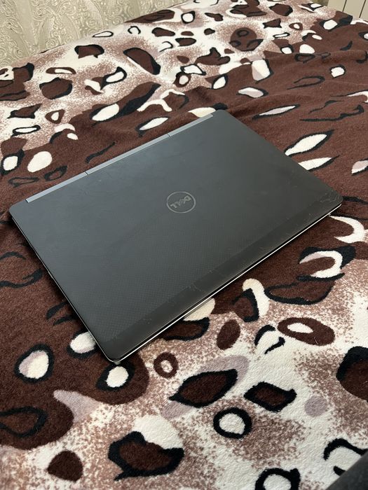 Dell precision 7520 i7 7920hq 16gb radeon pro wx4130