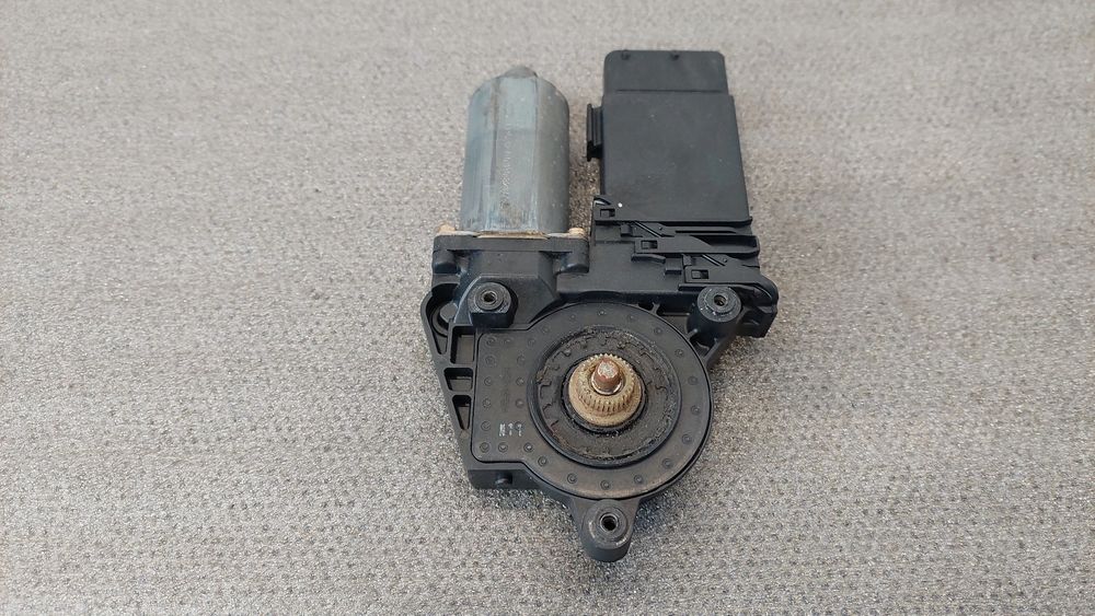 Motor vidro frente esquerdo VOLKSWAGEN Passat Variant (3B5)