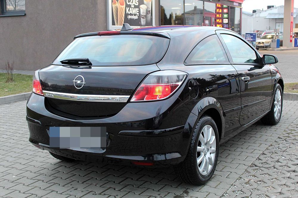 Opel Astra GTC.Niski przebieg.Klimatyzacja