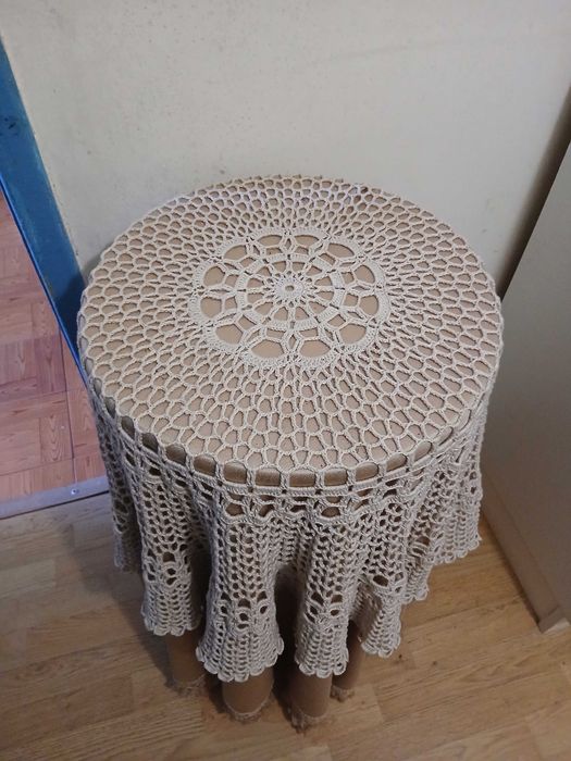 Mesas camilha com toalhas, diâmetro 39/43 cm