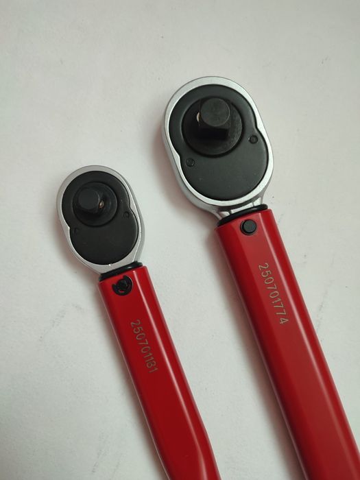 Динамометрический ключ  3/8 7-105 Nm. 1/2 - 28- 210 Nm  INTERTOOL