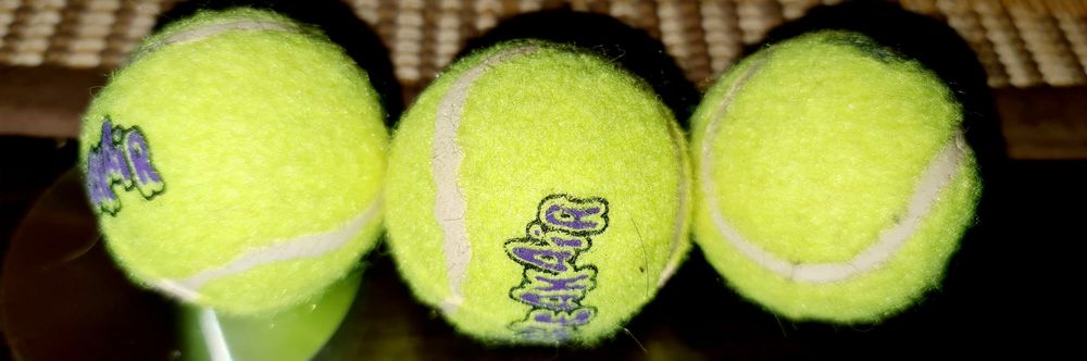 Trzy twarde piłeczki