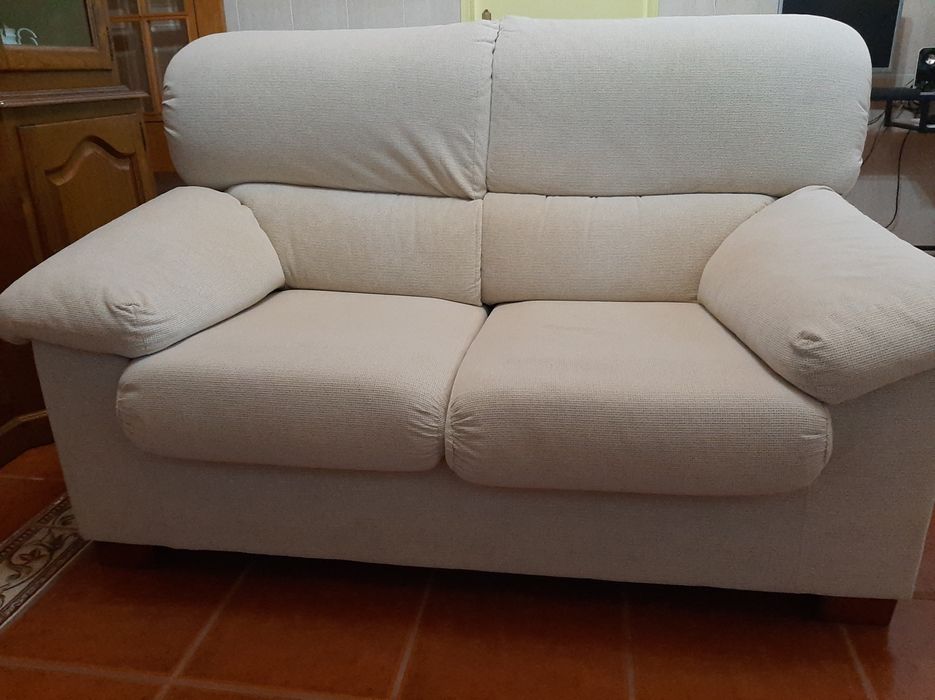 Sofá de dois lugares