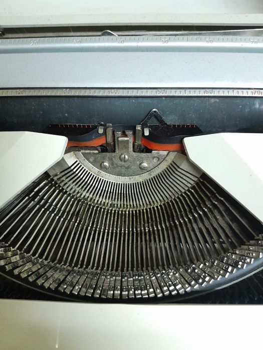 Máquina de escrever contessa 2 deluxe