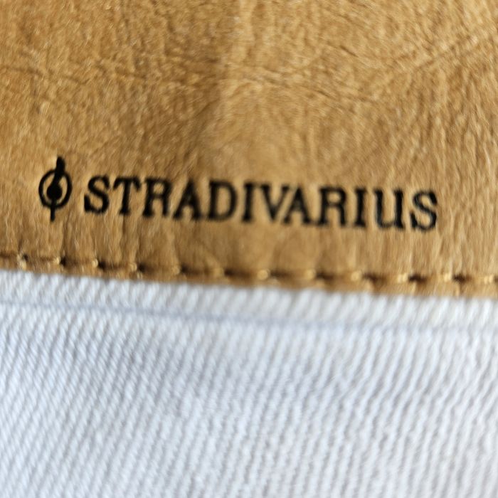 Jeansy biake Strativarius
