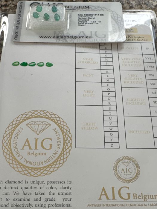 5 esmeraldas com certificado AIG