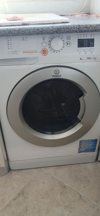 Maquina de lavar e secar a roupa Indesit