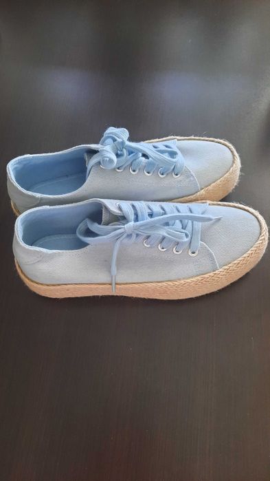 Sprzedam buty Reserved - nowe