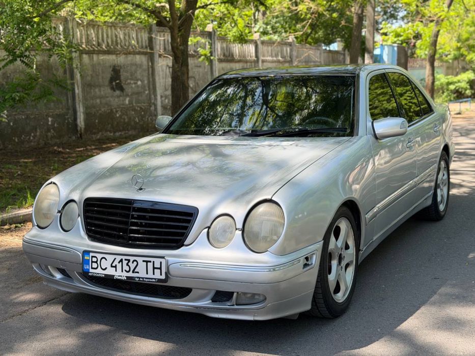 Продам Mercedes-Benz W210 E320 2001 року.