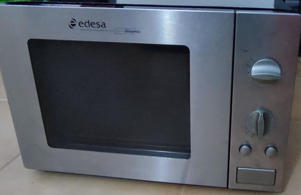 Microondas edesa avariado