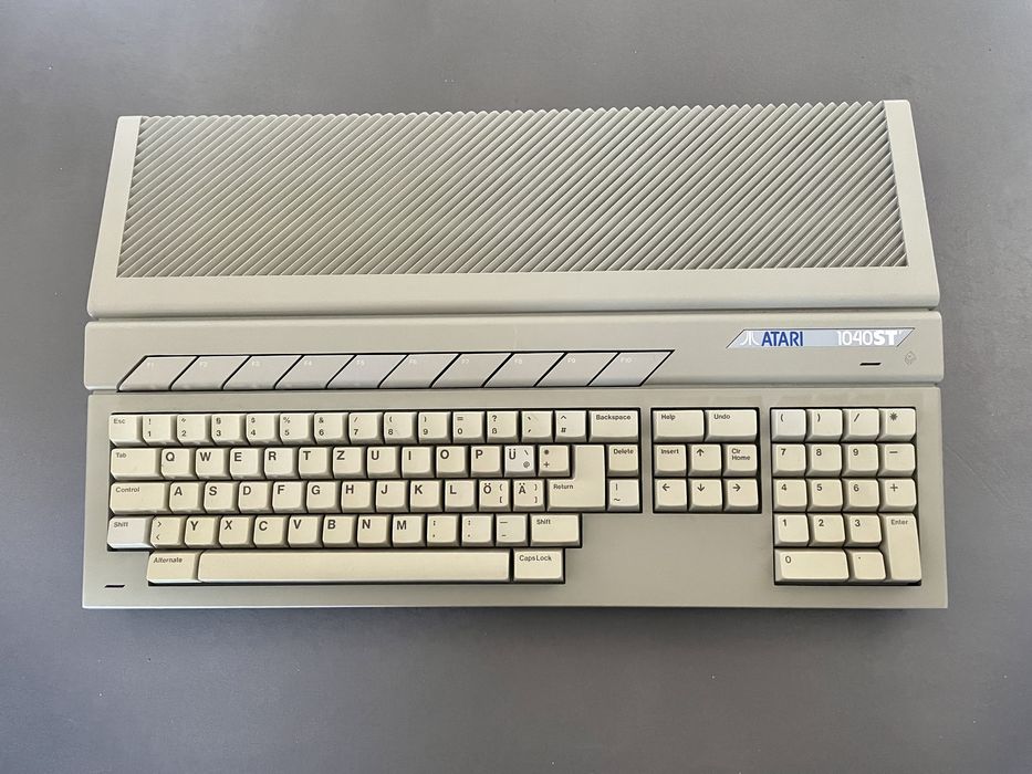 Komputer Atari 1040 ST wersja europejska