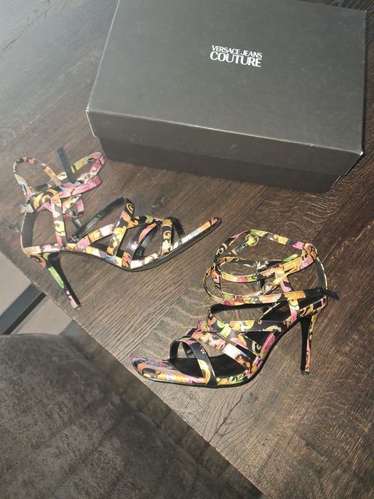 Szpilki sandalki versace