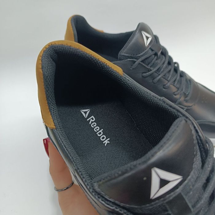 Гурт та роздріб, стильні шкіряні кросівки Reebok / Чоловічі кросівки чорні