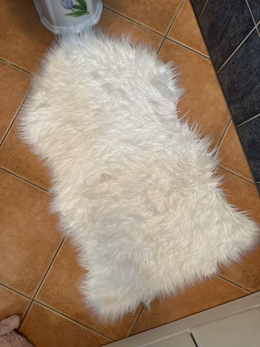 Tapete branco felpudo