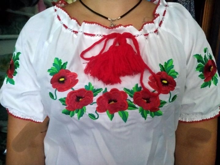 Вышиванка с маками