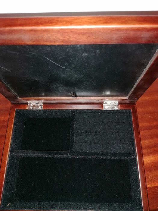 Guarda jóias em madeira