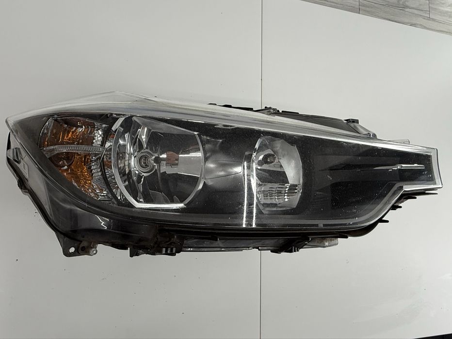 BMW F30 F31 Lampa prawy przód