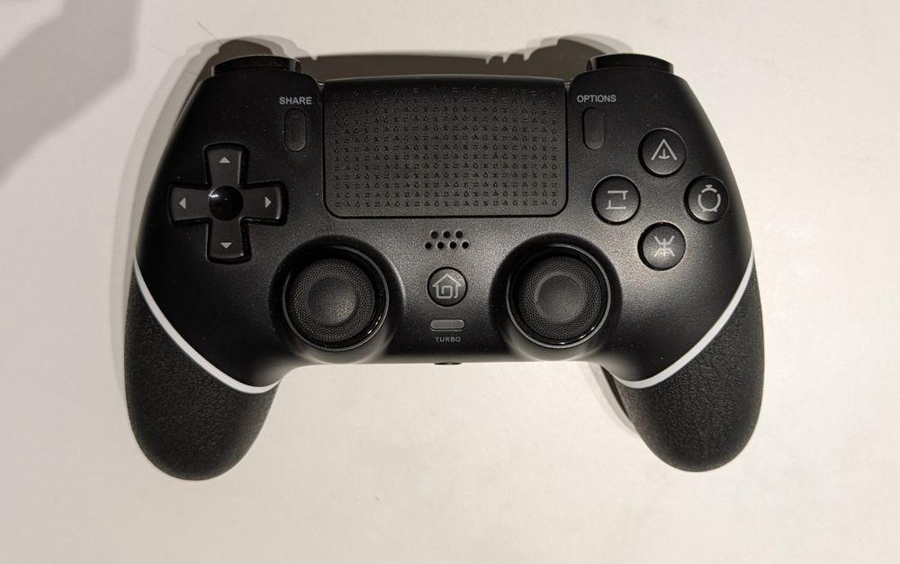 # PlayStation 4 (PS4) Slim 1Tb c/ fw 11.00 desbloqueada #
