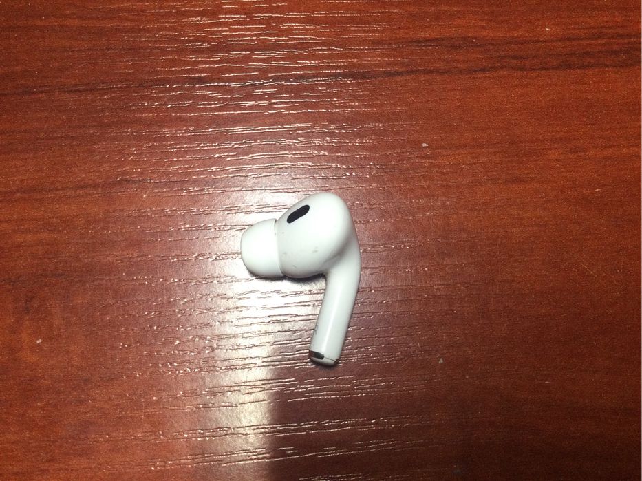 Airpods pro 2 оригинал a2698 правый найденыш 13.12.25