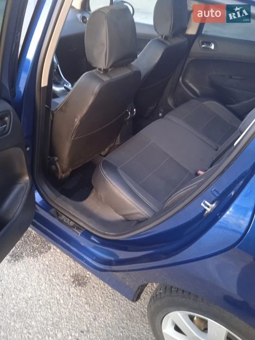 Автомобіль Пежо 308