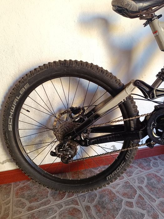 Bicicleta downhill big hit