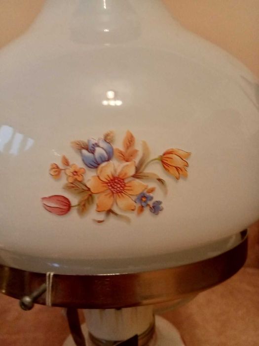 Светильник дневного света есть и  потолочный