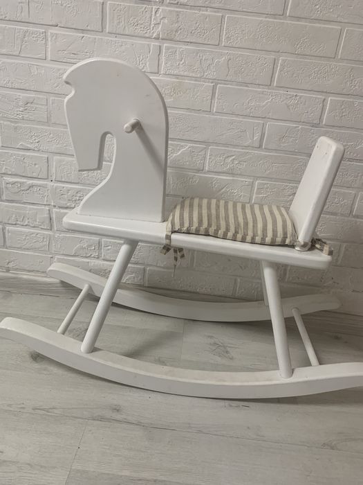 Деревяний коник гойдалка