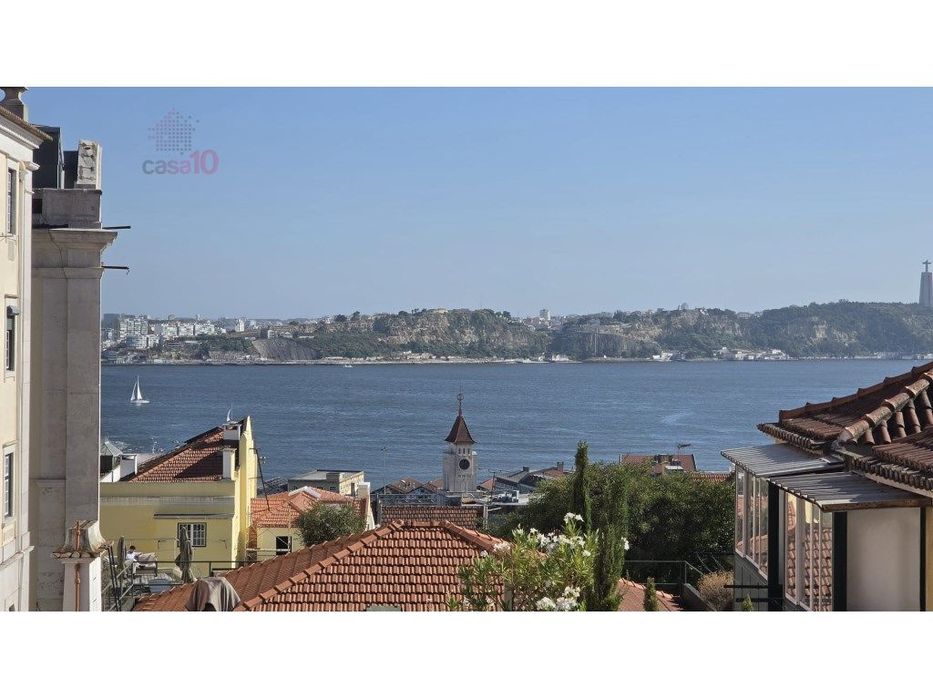 Excellent T2+1 for Rent in Chiado, Lisbon