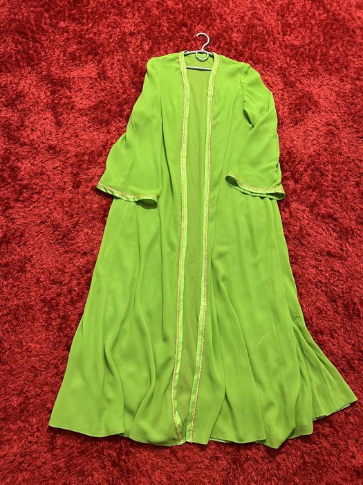 Парео до купальника