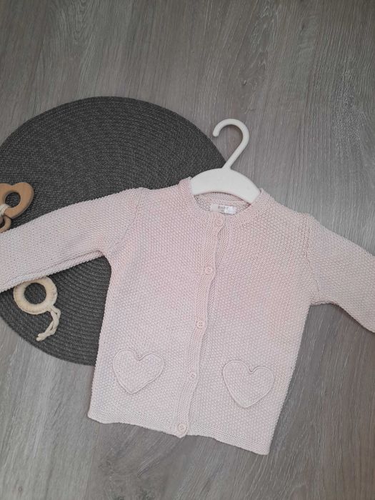 Sweter sweterek dziewczęcy serduszka pudrowy róż 86