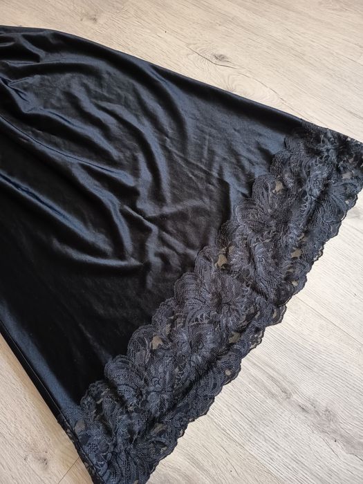 Halka półhalka 40 42 L czarna z koronką