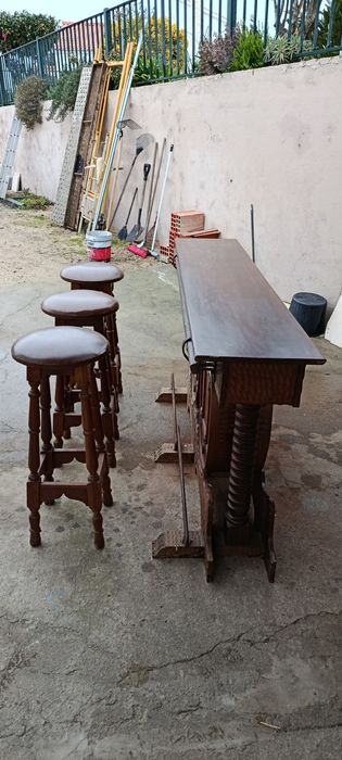 Balcão em Madeira Maciça com 3 Bancos