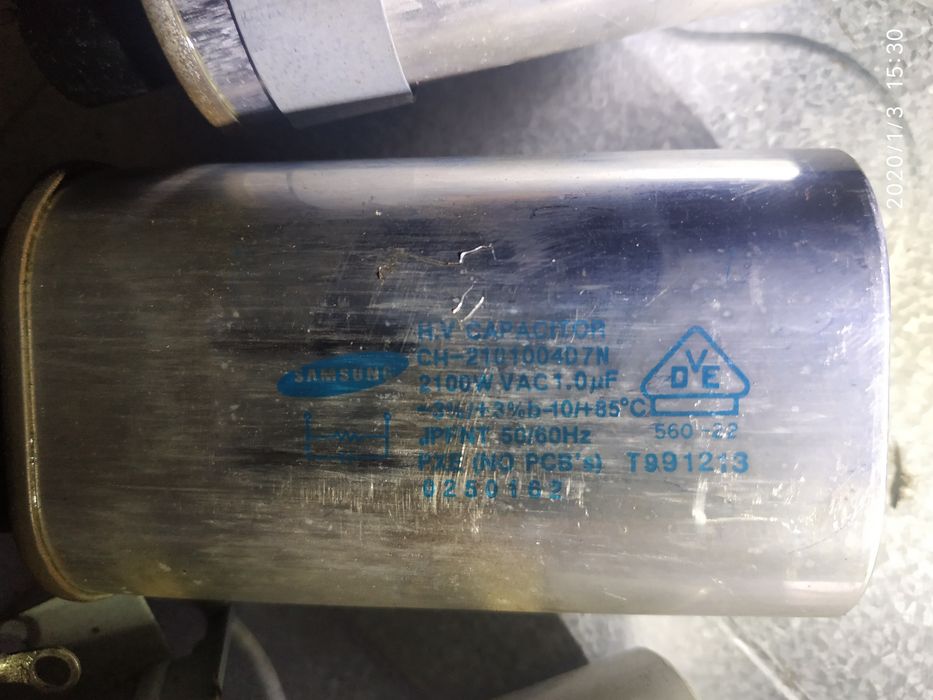 Condensadores e diodos para Microondas