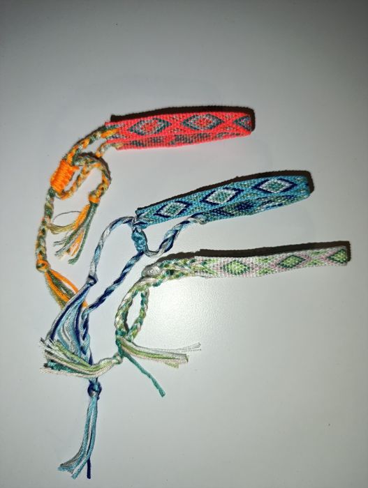 Bransoletka sznurkowa