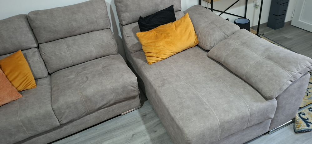 Sofá bonito e moderno