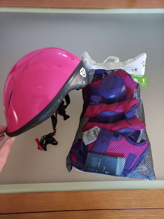 capacete e protecção joelhos mãos e cotovelos