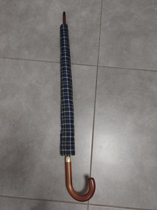 Sprzedam damską parasolkę.