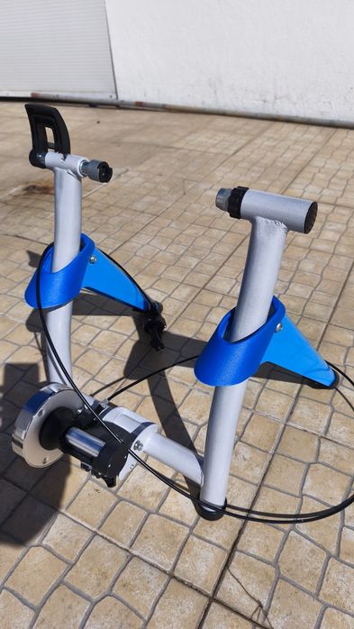 Rolo de bicicleta com resistência ajustavel de 8 níveis.