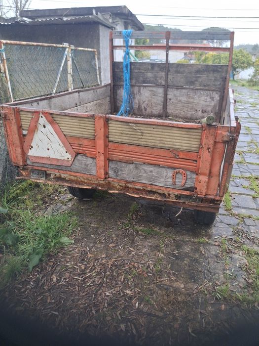 Motocultivador com caixa de velocidades e reboque